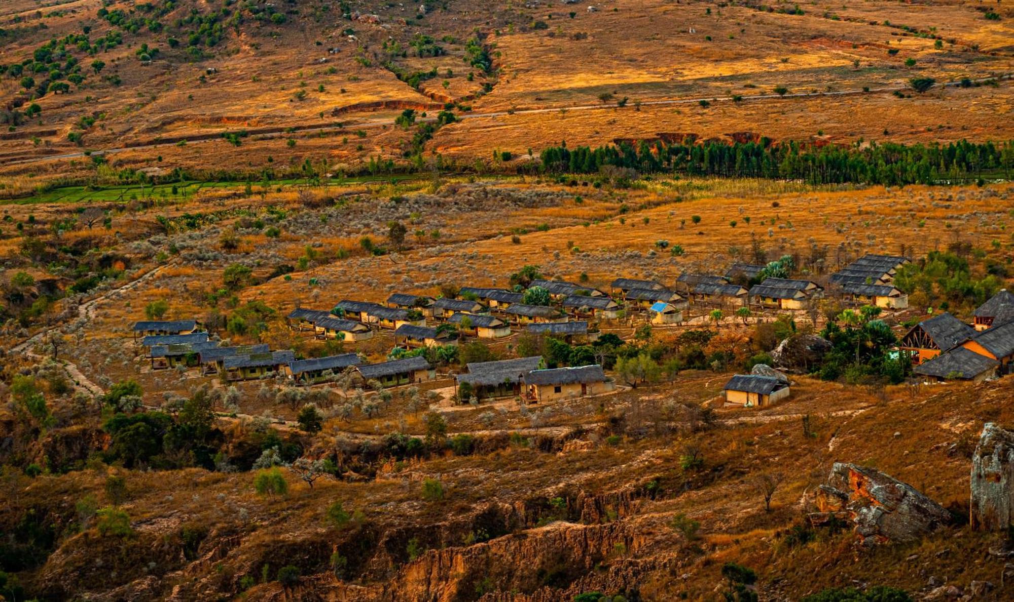 Satrana Lodge Ranohira Экстерьер фото